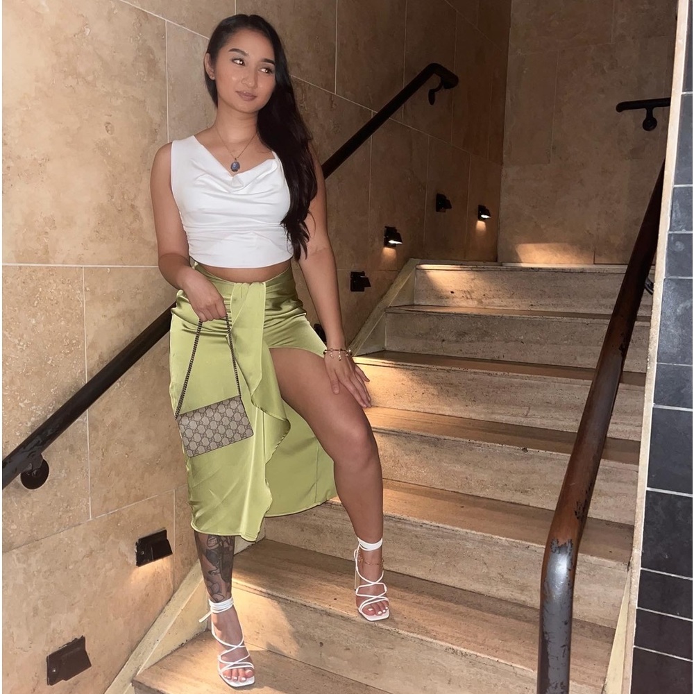 Meet your Posher, Crystal